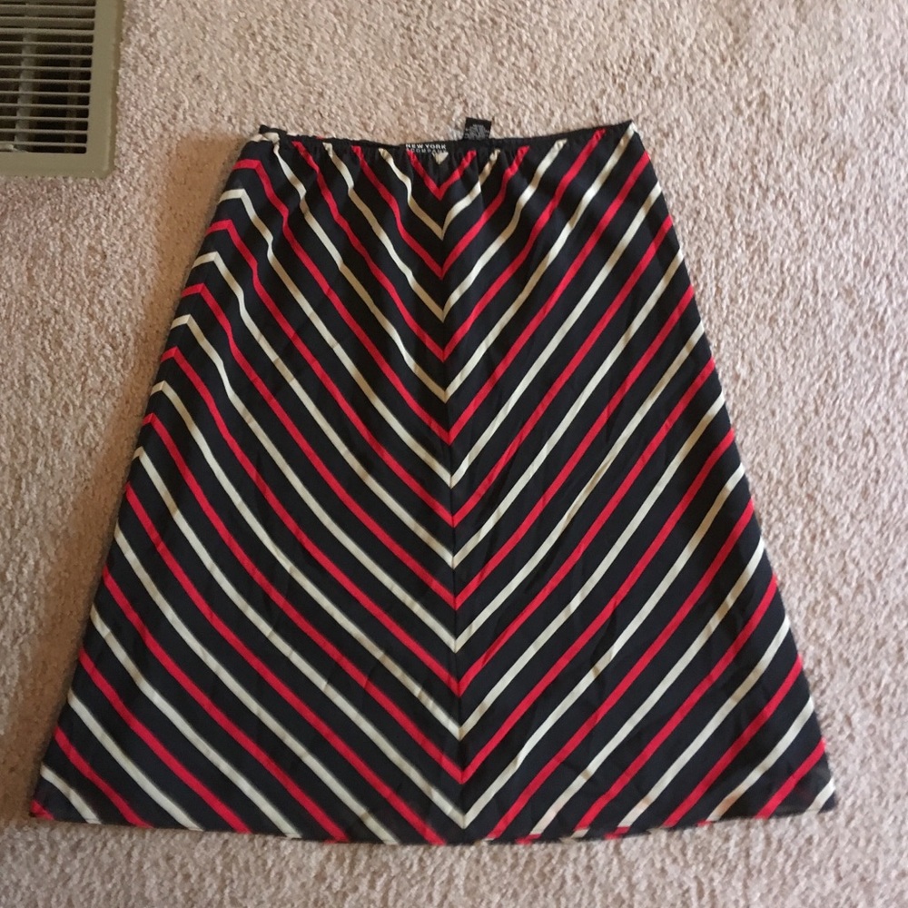 New York and Company medium (size 6/8) skirt ✨EUC